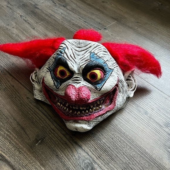 Giggles the Clown Creepy Clown Latex Mask Pull On Halloween Costume Party - Picture 1 of 9